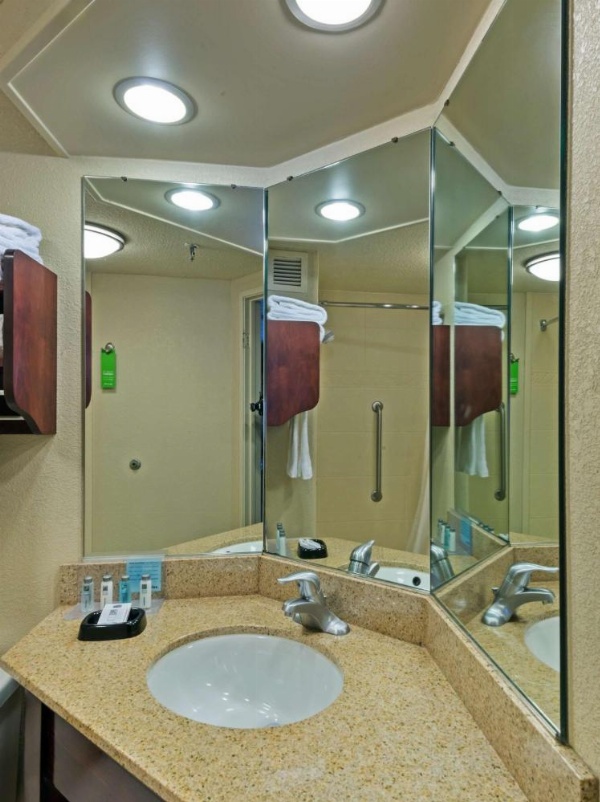 Hampton Inn I-10 & College Drive image 10